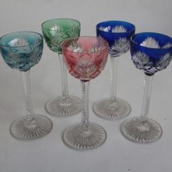 SAINT LOUIS 5 Verres &agrave; liqueur cristal color&eacute;s Roemer