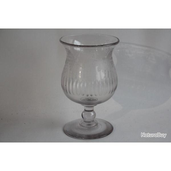 Vase verre � pied grav� Vignes