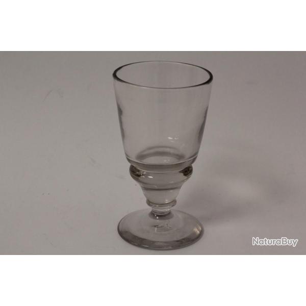 Ancien verre � absinthe