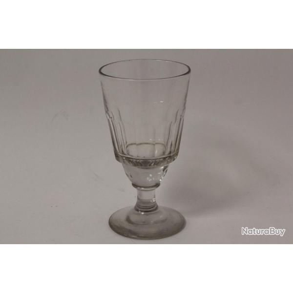 Ancien verre � absinthe