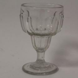 Ancien verre à absinthe à réservoir