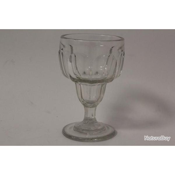 Ancien verre � absinthe � r�servoir
