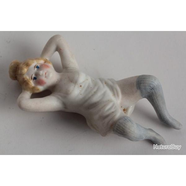 Flacon � parfum porcelaine biscuit Pisseuse