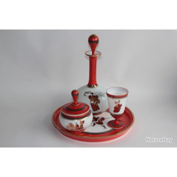 Service de nuit opaline style �trusque XIXe si�cle Napol�on III