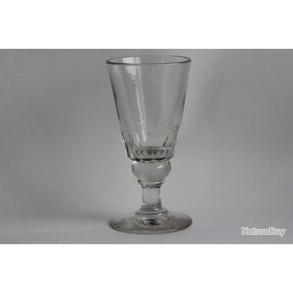 Ancien verre � absinthe