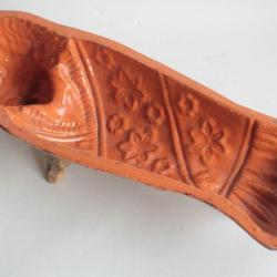 Moule à gâteau terre vernissée Bébé emmailloté Alsace XIXe siècle