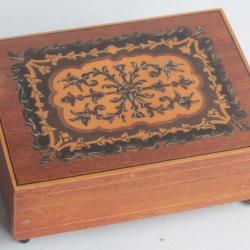 Boite à musique marqueterie bois Lador Suisse