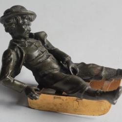 Ancien Bronze enfant Luge montagne