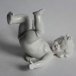 CAPODIMONTE Sujet en porcelaine Enfant Putti