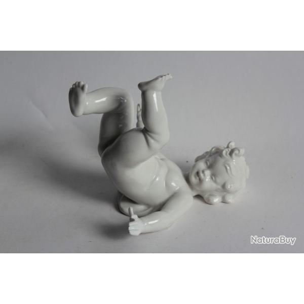 CAPODIMONTE Sujet en porcelaine Enfant Putti