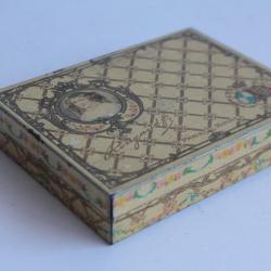 Boîte tôle lithographiée chocolat Royat Marquise de SEVIGNE