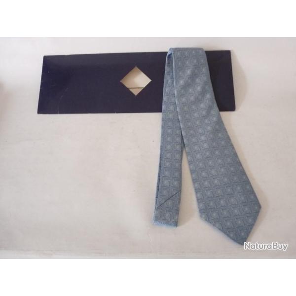 Cravate soie PIAGET montres horlogerie mode
