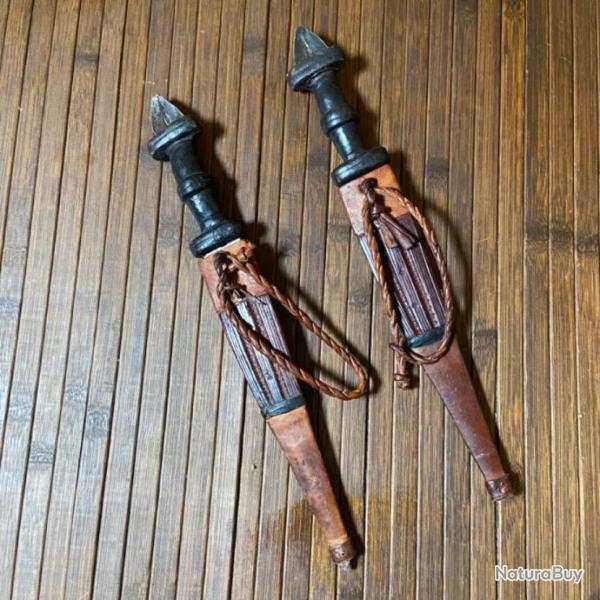 PAIRE DE POIGNARDS D'AFRIQUE