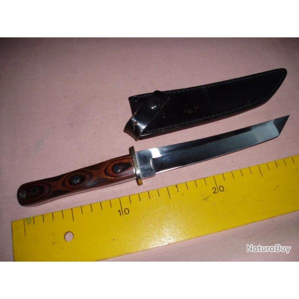 COUTEAU ou POIGNARD  TANTO avec FOURREAU CUIR  ( voir photos).