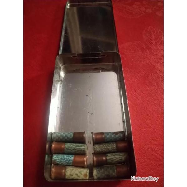 Jolie boite m�tallique ancienne 9 mm Flobert poudre noire simple charge +  ses 8 cartouches carton