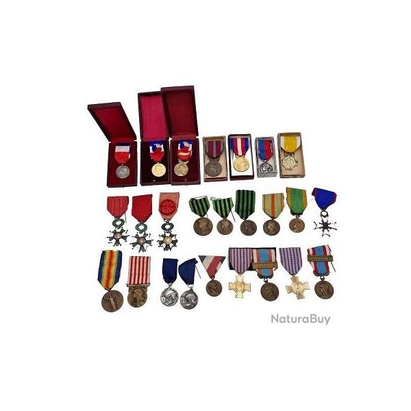 Lots diff�rentes m�dailles fran�aises