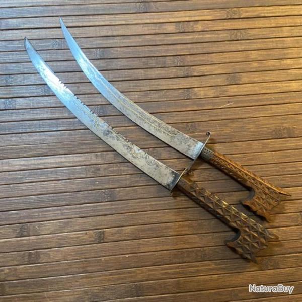 DUO DE POIGNARD ORIENTAL � LAME COURBE