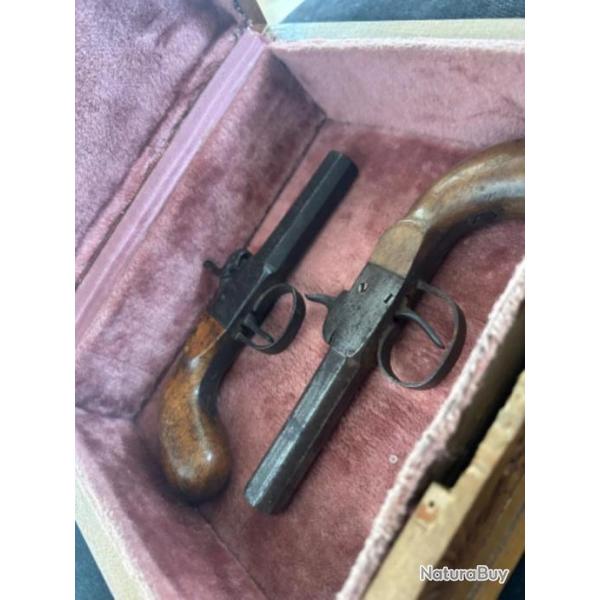 Paire de pistolet de poche  chien monocoup XIXeme en coffret suite  succession