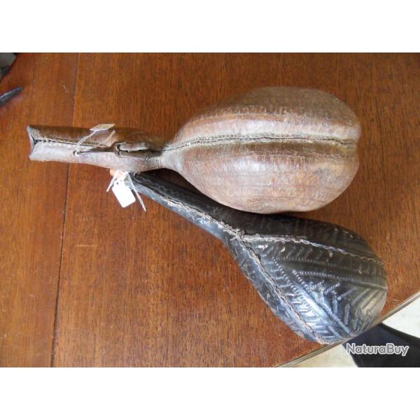 DEUX POIRES A POUDRE