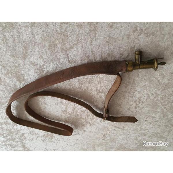 Ancienne belle poire � plombs et poudre vide cuir et laiton XIX �me si�cle Chasse . Empire