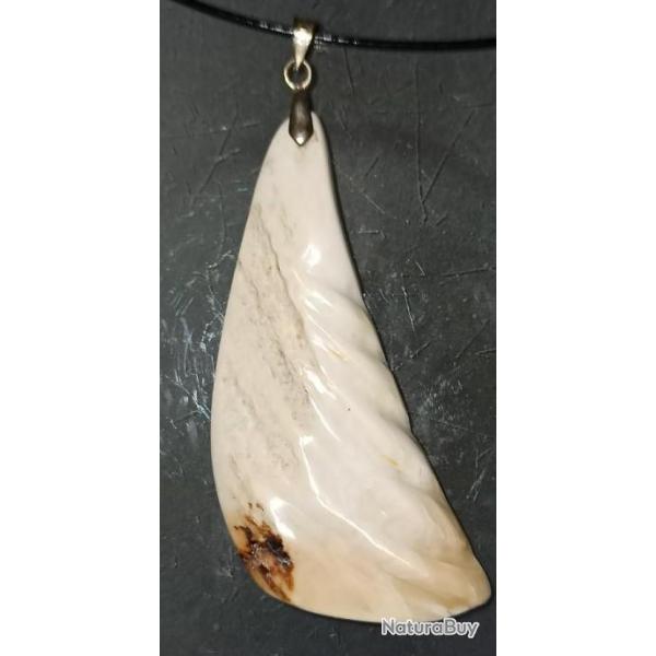Bijou Ivoire de Phacoch�re sculpt� - Pi�ce unique