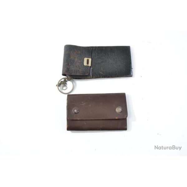 Lot x 2 petites pochettes en cuir porte cl�s, ann�es 1900 - 1950. Vintage collection