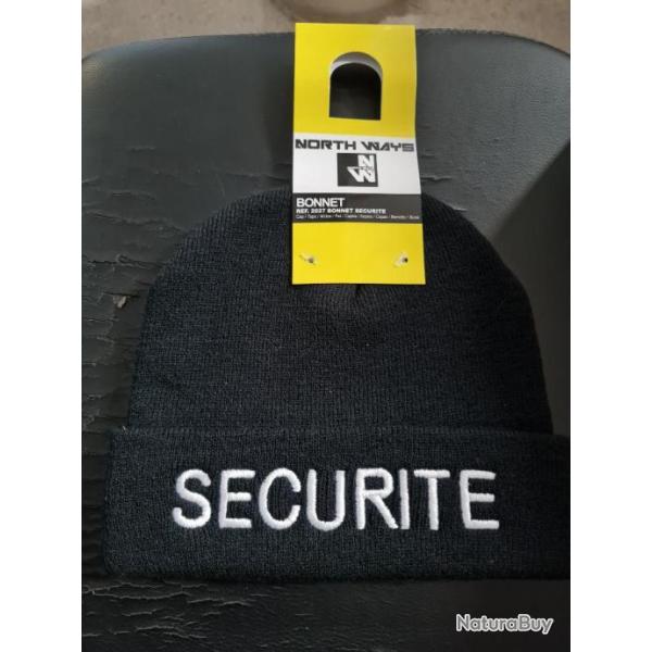 BONNET ACRYLIQUE AVEC INSCRIPTION BRODERIE BLANCHE " SECURITE "