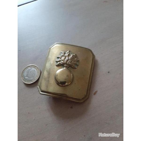 Belle boucle de ceinturon officier d'infanterie. Belle doublure peau blanche. D�but 3�me r�publique.