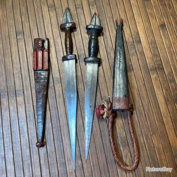 PAIRE DE POIGNARDS D'AFRIQUE /2/