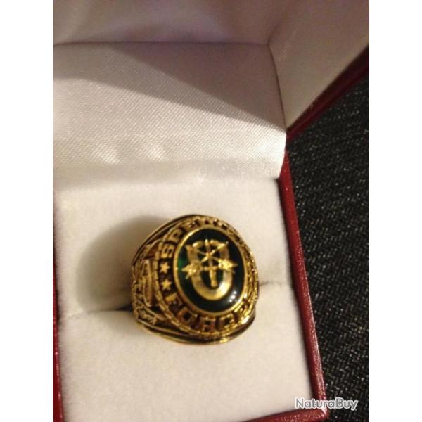 Bague Chevali�re US Army Special Force Green Beret Plaqu� Or Taille 7,75 us ou 57 Fr