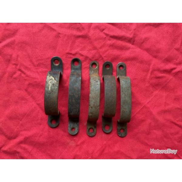 Lot de cinq vieux pontets de fusils ou carabines, pas de prix de r�serve.