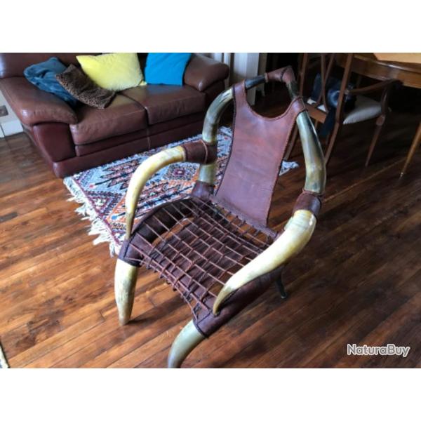 Fauteuil cuir et cornes de zbu