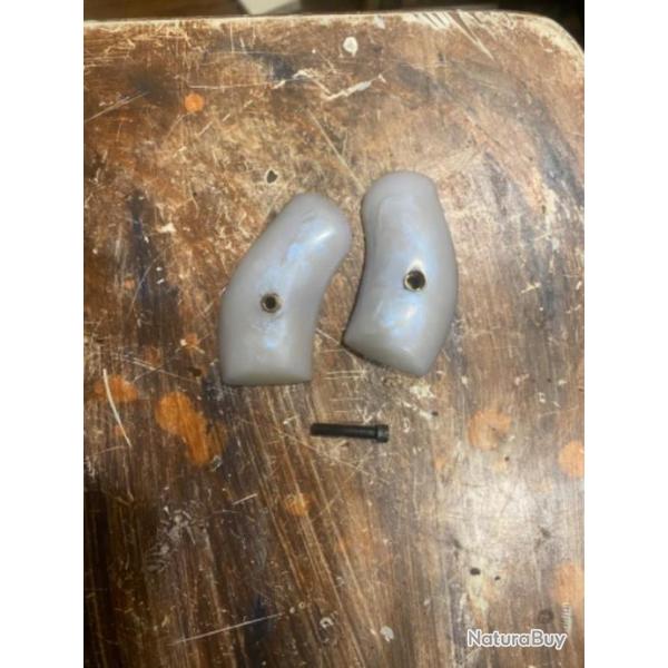 Plaquettes H&R The american double action