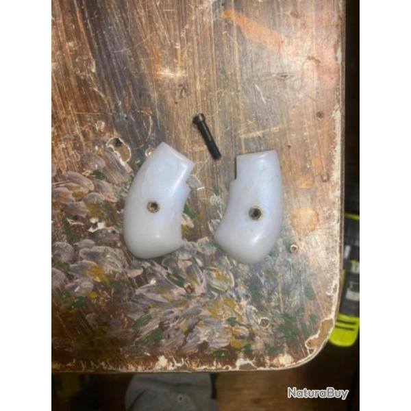 Plaquettes revolver bulldog 320 de st �tienne.