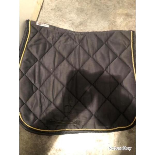 1 tapis de selle cheval noir or  �quitation occasion