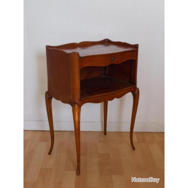 Chevet de style Louis XV en bois massif