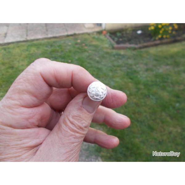 lot de 6 boutons de casquette ou k�pi police de VICHY,  avec sa tige ,RARE