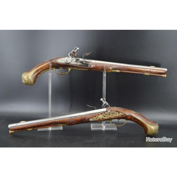 PAIRE DE LONGS PISTOLETS A SILEX PAR RENOIS VERS 1740 - France XVIIIe France Tr�s bon  Ancienne Mona