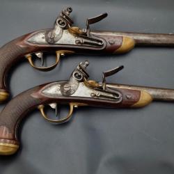 PAIRE DE PISTOLETS A SILEX DE LA MARINE MARCHANDE MODELE 1816 FABRICATION PRECOSE - FRANCE RESTAURAT