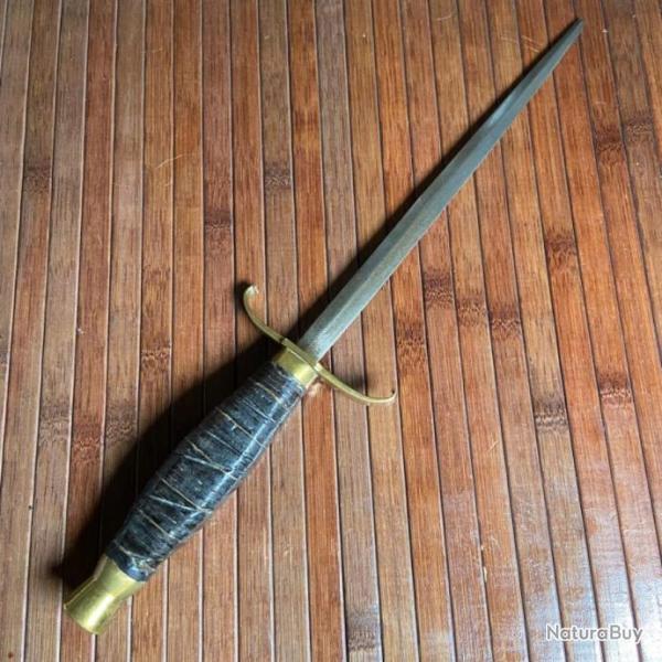 IMPORTANTE DAGUE MAIN GAUCHE STYLET XlX �me