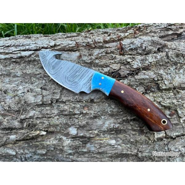 Couteau � d�pecer/bushcraft avec crochet damas forg� LLF 21cm bleu ciel