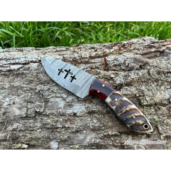 Couteau GOLGOTHA damas forg� LLF corne de b�lier 20cm rouge
