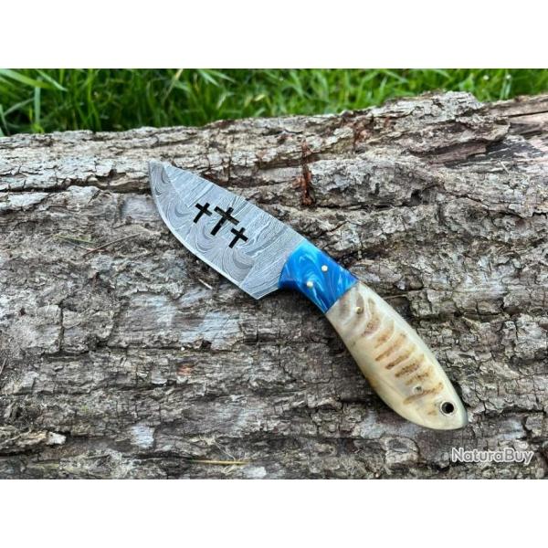 Couteau GOLGOTHA damas forg� LLF corne de b�lier 20cm bleu