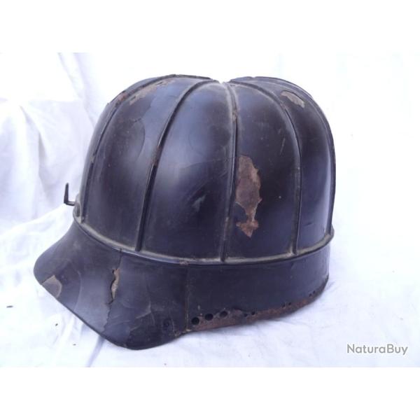 373 ) lot, tr�s ancien kabuto, �poque EDO ou avant = japon, yoroy, armure, cuirasse,  tsuba, maedate