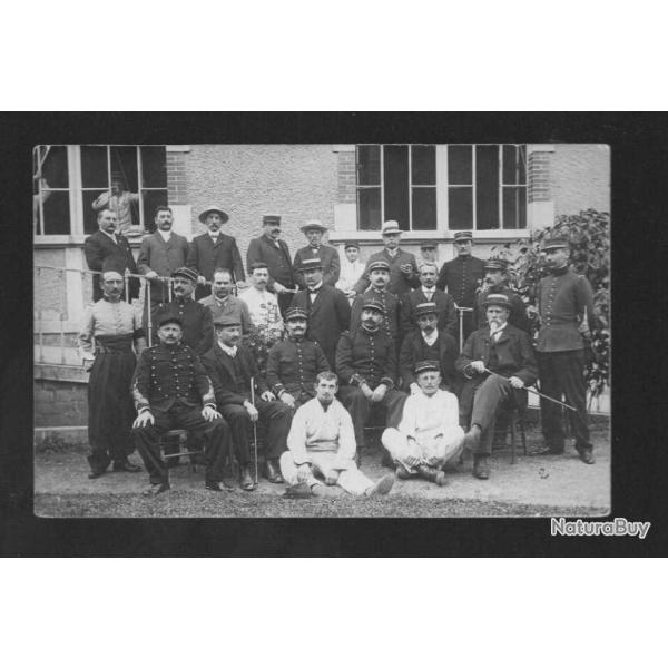groupe de militaires et civils 1909 en cure ?  zouave, infanterie , carte photo militaire non situ�e