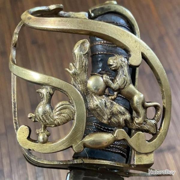 SABRE � LA MONTMORENCY D'OFFICIER DE LA GARDE NATIONALE ET VOLONTAIRE NATIONAUX  AU LION GRIMPANT