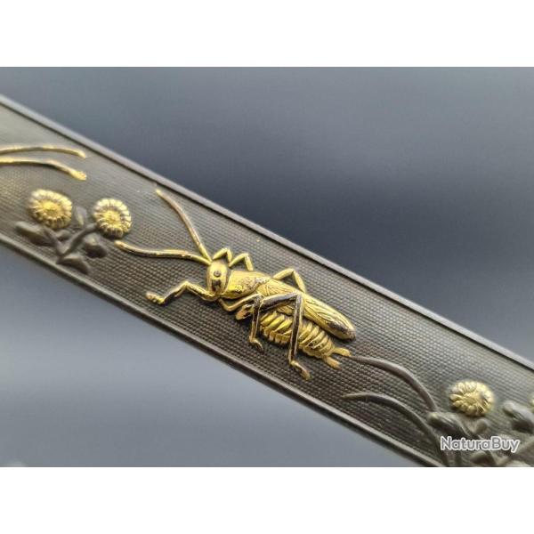 KOZUKA SABRE JAPONAIS TANTO WAKIZASHI KATANA INSECTES CRIQUETS FLEURS - JAPON PERIODE EDO XIX� Colle