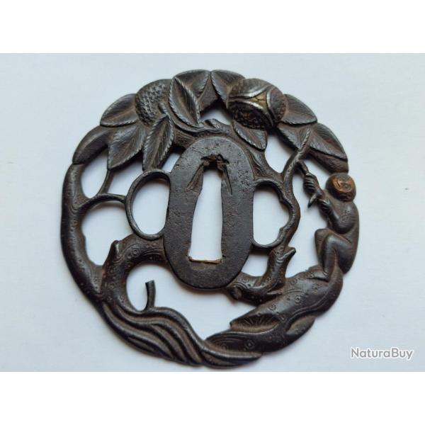 TSUBA POUR SABRE JAPONAIS KATANA EN FER SINGE JAPON PERIODE EDO Collection Japon XVIII�