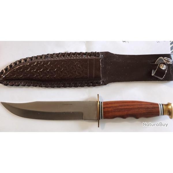 Poignard sans marque.