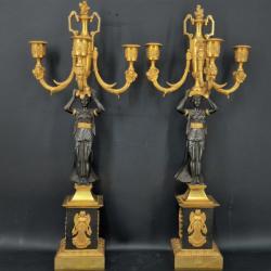 PAIRE DE CANDELABRES EPOQUE PREMIER EMPIRE A TROIS BRAS DE LUMIERE DANS LE GOUT DE THOMIRE Collectio